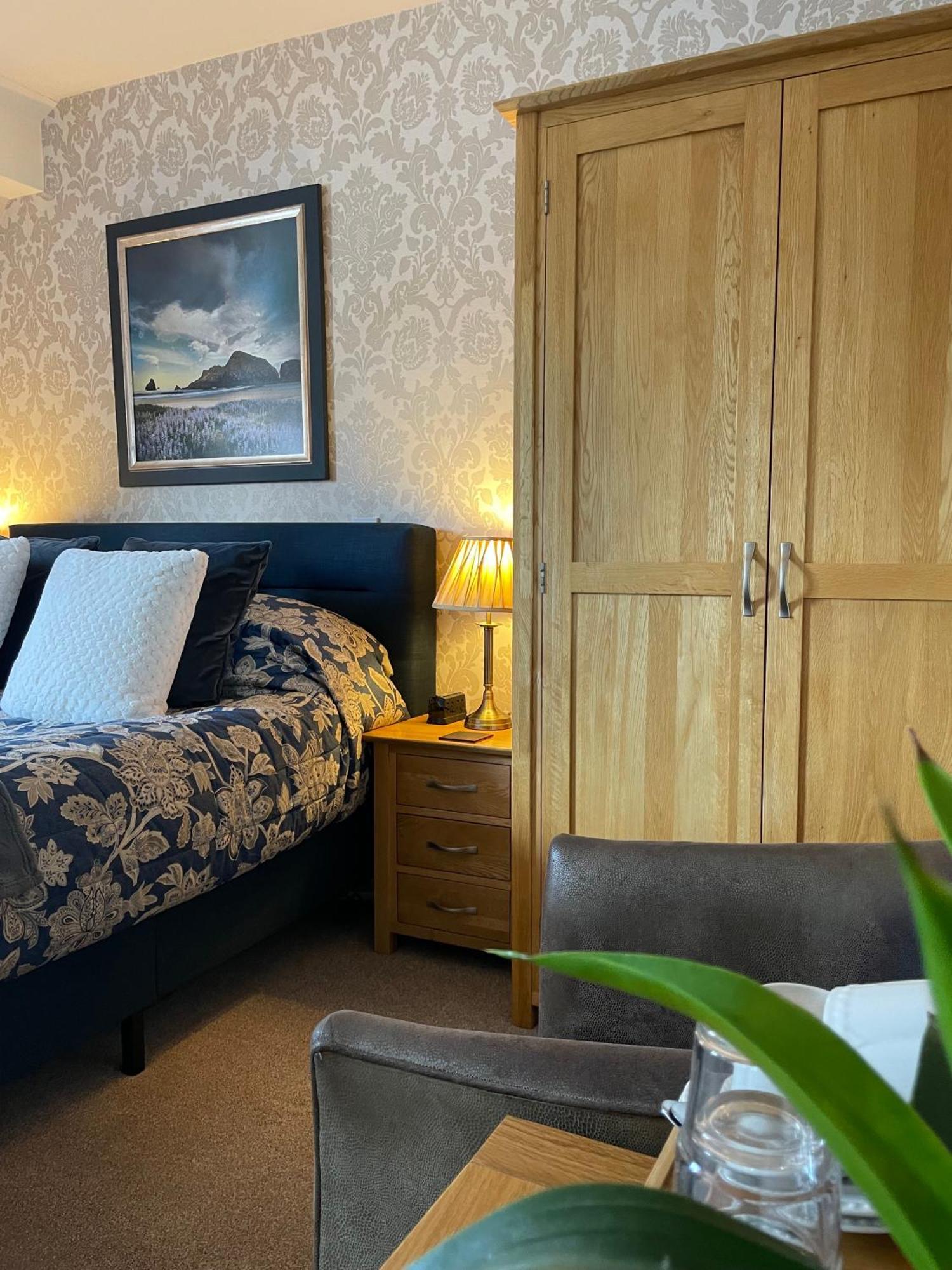 Double Room,1567023164:JPEG